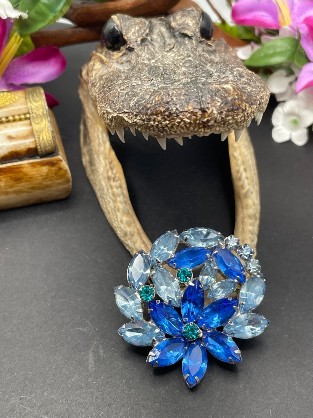 Rhinestone floral brooch vintage